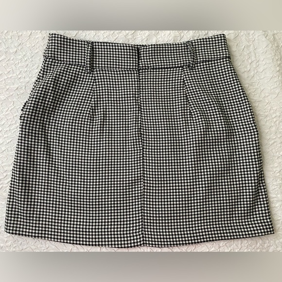Forever 21 Black & White Plaid Mini Skirt! - Picture 2 of 5